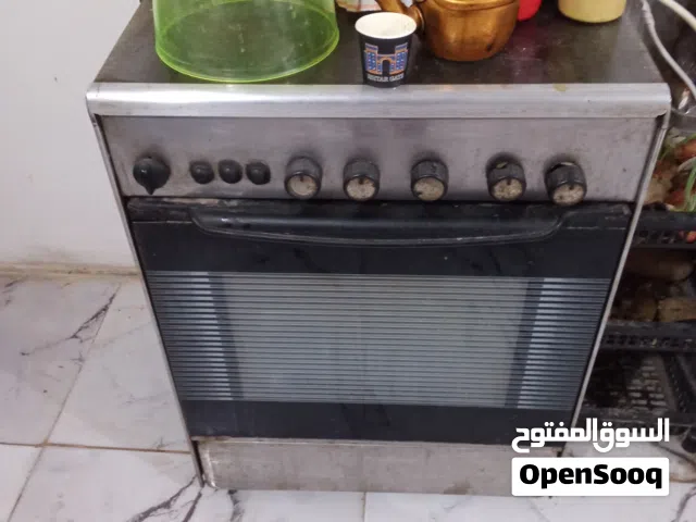 اثاث..بيت مستعمل للبيع طباخ وثلاجه و كاونتر وسنك بابين..سبلت طن ونص ماركه توسوت و بلازمه حجم 32..