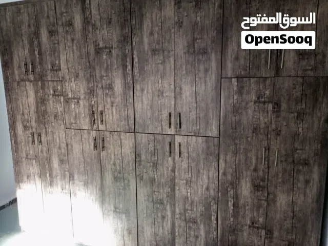 دولاب مهني شبه جديد كبير