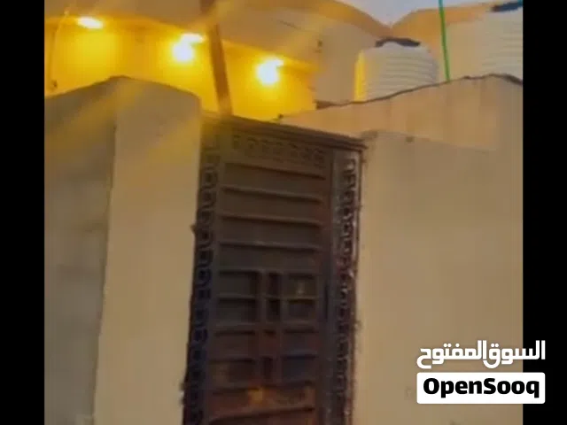 السلام عليكم.. عندي بيت ب ام النعاج حي الياسمين قريب ع القبلة.. 100متر سنه البناء 2026 يحتوي على غرف
