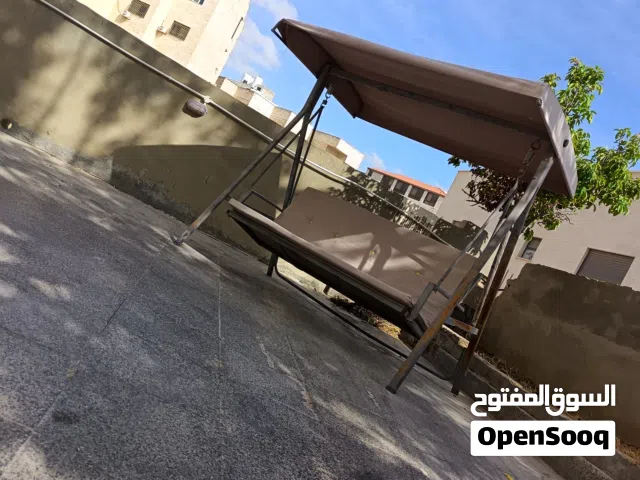 مرجيحه ثلاثيه بحاله جيده جدا للبيع الموقع عمان الجبيهه
