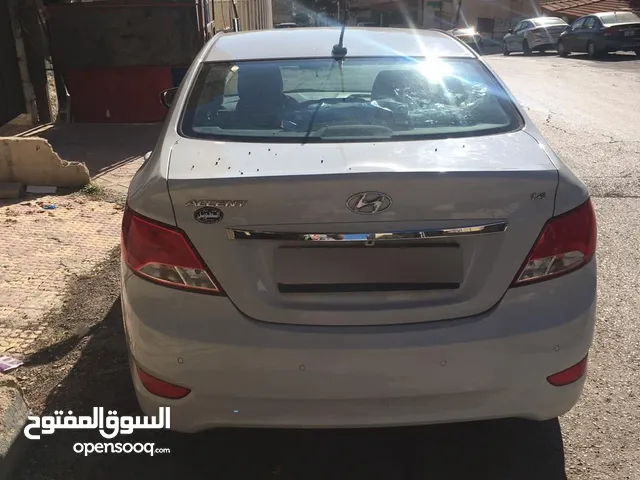 سيارة هونداي اكسنت 2018 مرخصة بحالة جيدة للبيع نظيفة