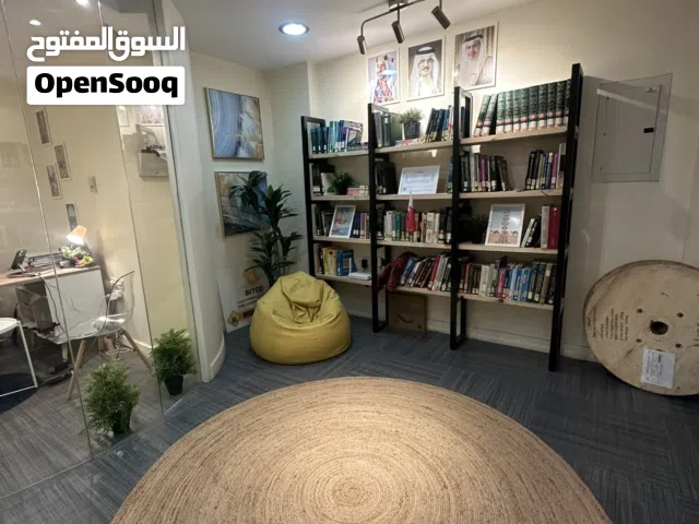 مكتب للتقبيل في منطقة تجارية مميزة في السيف