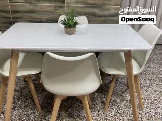 ميز طعام مع كراسي