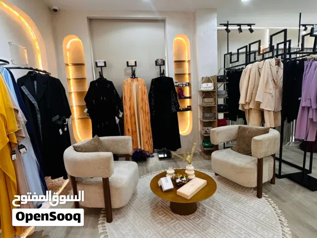 استاندات وعلاقات ملابس