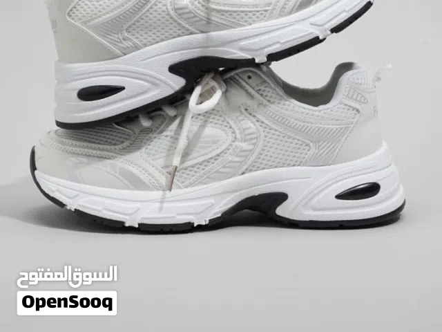 شوز ابيض رياضي