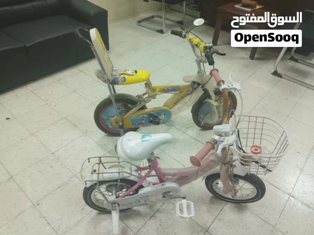 اثنين دراجات اطفال