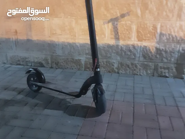 سكوتر كهربئي مستعمل بحالة نظيفة مع الشاحن
