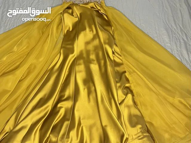 فستان سهره موديل عصري مميز وفحم ونازك ومطرز