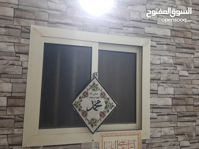 للبيع نافذتين حجم وسط وكبير بحالة ممتازة حط سعرك وشيل