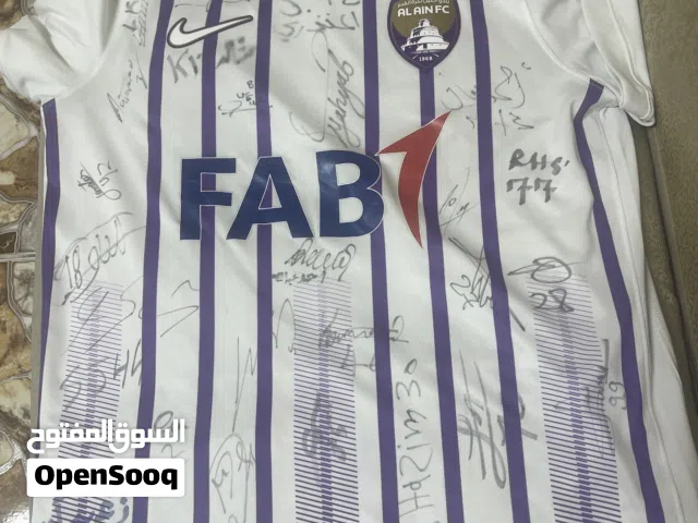 تي شرت نادي العين اصلي موقع من يمكن. 30 لاعب من نادي العين