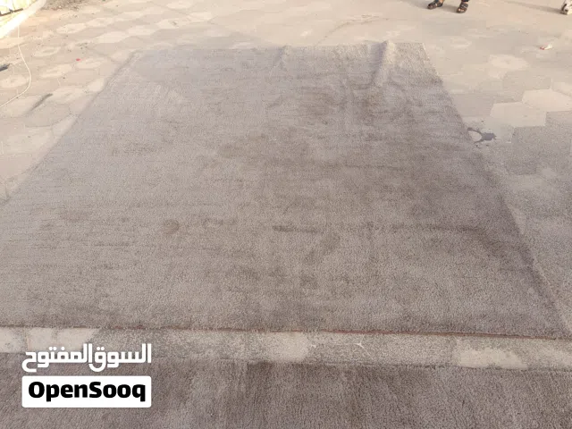 ثلاث سجادات بحال الوكاله للبيع ولا عيب في السجاد زي ما هو وضح بالصوره سجاده غرفه 4 3.  وسجادتين ممر