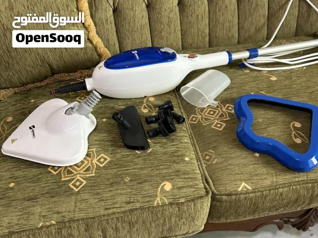 مكواة ملابس ومكنسة الكهربائية ماءً