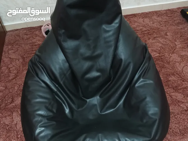 مقعد بين باغ