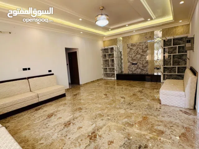 للبيع فيلا راقية مقابل مدينة السلطان هيثم.