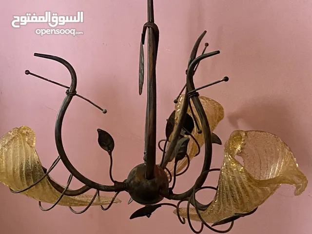 ثريا نحاس شبه جديدة