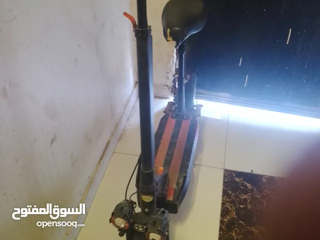 سكوتر بحالة جيدة يحتاج شاحن فقط