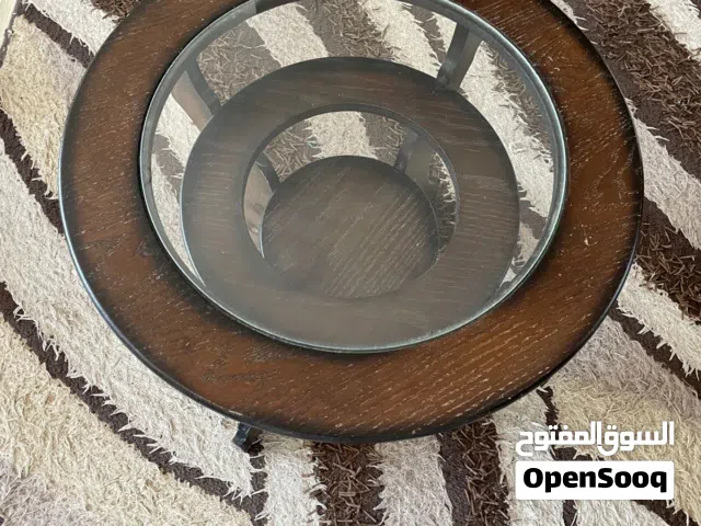 طاولة أنيقة بتصميم عصري مميز