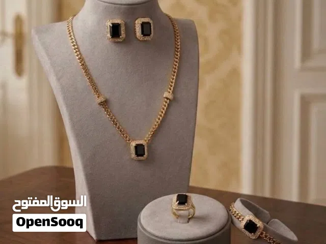 طقم مينتا زركون لون ثابت قطعة من الجمال تصميم عصري يجمع بين اللمعة الذهبية البراقة وفصوص الزرك •••••