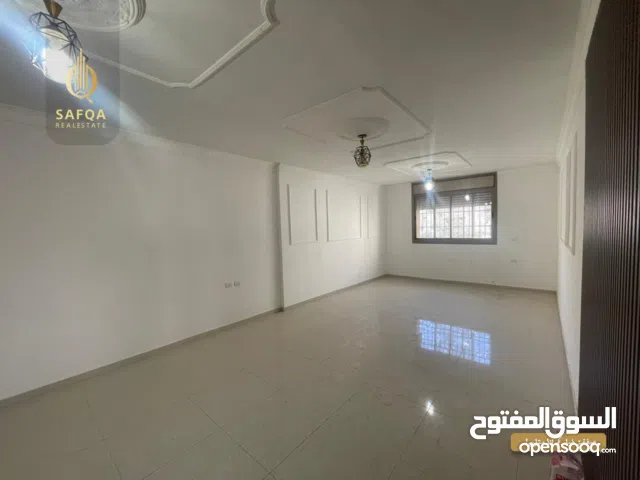 شقة بمساحة واسعة للبيع في الطيرة  ,,,  مع امكانية التأجير