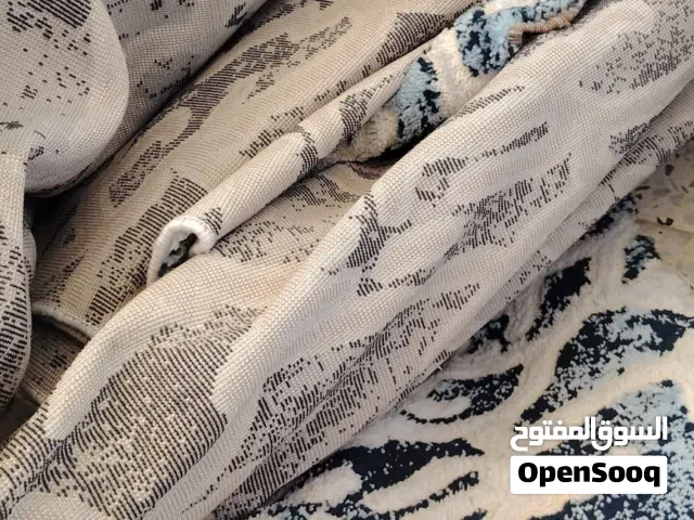 بساط مستعمل نظيف لايوجد به عيوب شبه جديد