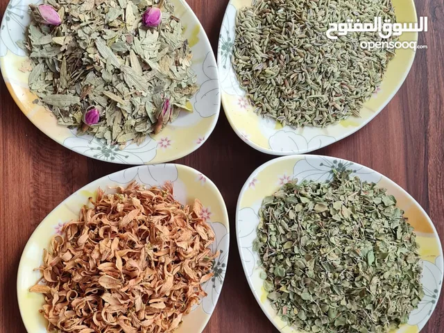 النباتات الطبية والأعشاب العطرية ودبس العنب والتمر والتوت والعسل الطبيعي