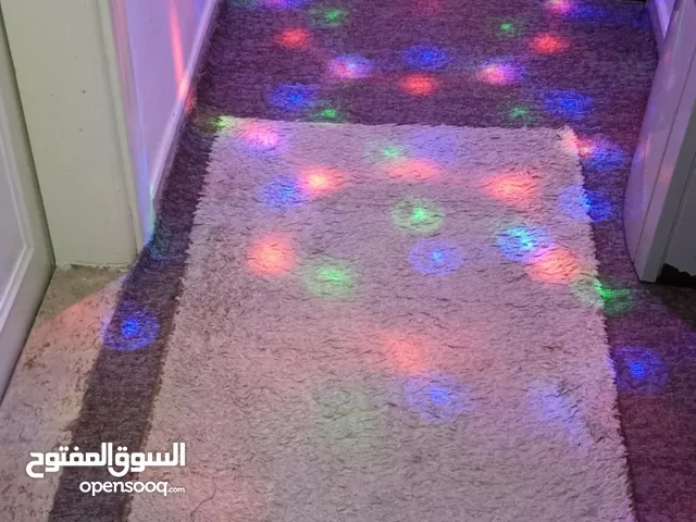 موكييت بحاله نظيفه جدآ مقاس 3.*3 وسجاده محفره تقيله قياس 1.5 * 2.5