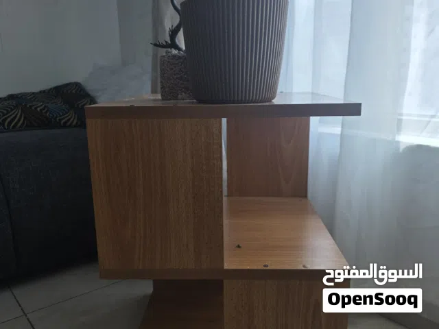 طاولة جانبية