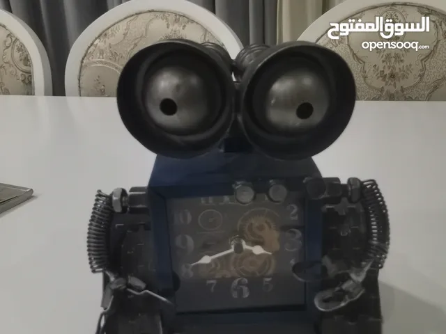 ساعة مكتبه على شكل روبوت