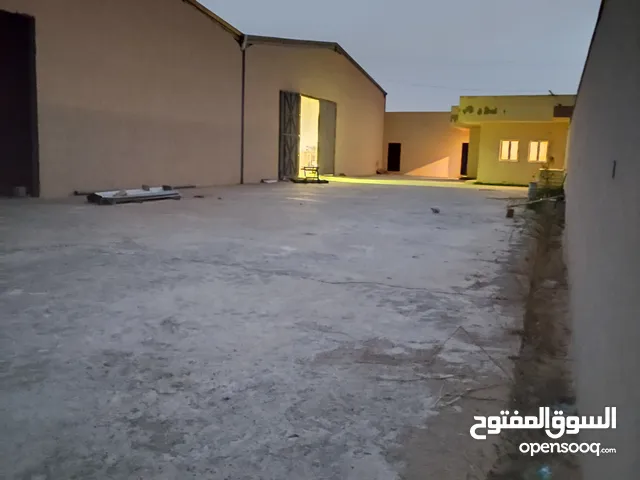 هنجر للايجار مخزن المكان تاجوراء التويتة طريق قطران محول كهرباء خاص مبنى اداري مبيت للعمال
