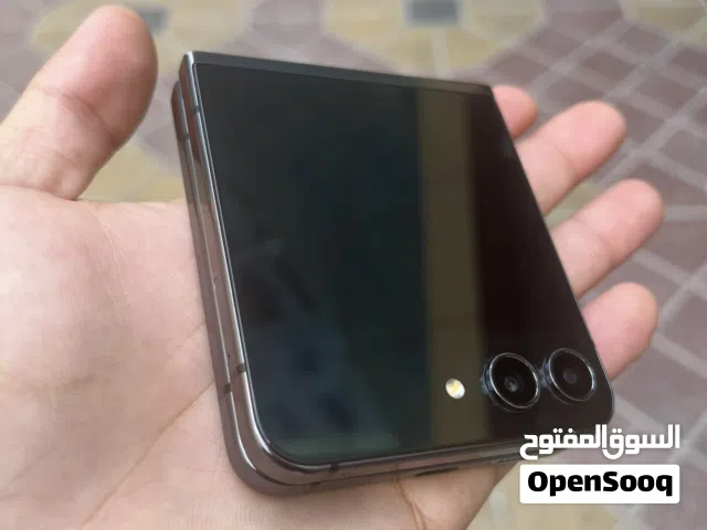 Samsung Galaxy Z Flip 5G 256 GB in Ajman