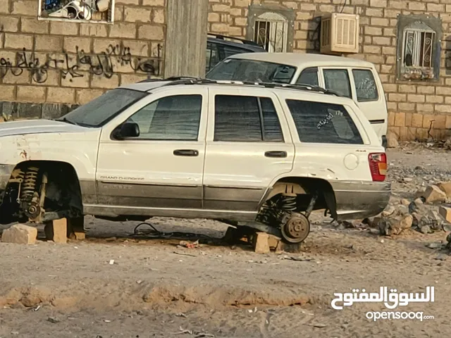 جيب جراند شيروكي 2000