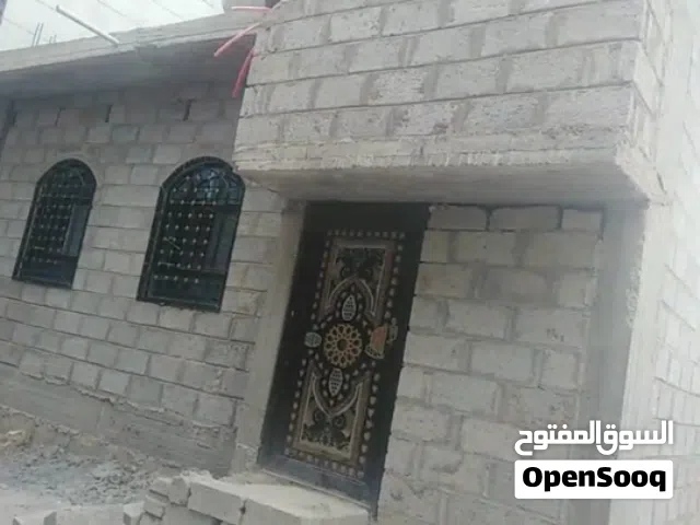 بيت مستقل +ارض اضافيه للبيع في حي المطار الوايتات قريب من شارع الأربعين جعاله العيد