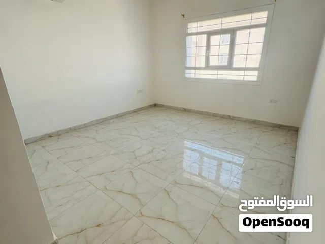 استديو بالمعبيله الثامنه قريب نستو شامل الفوتير والصيانه قريب الخدمات
