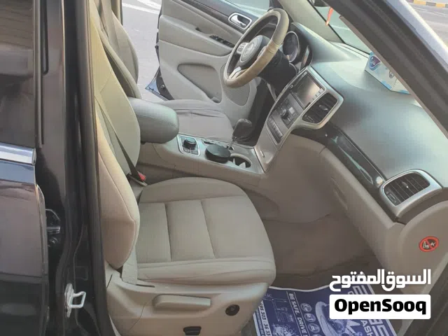 2012 جيب جراند شيروكى Laredo
