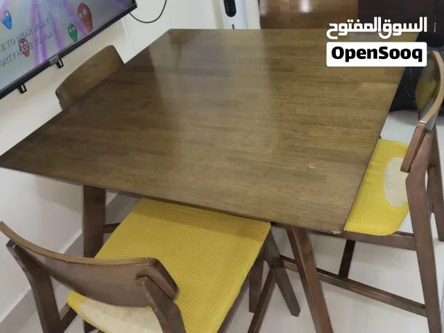 Dining table Still Good Condition