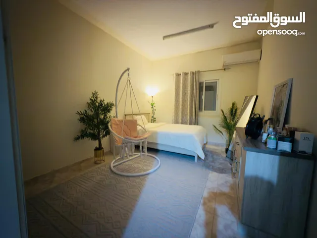 z9 غرفه وصاله مفروش بالراشديه 1 -خلف رمادا بلاك -شامل الفواتير والانترنت -قريب من شارع خليفه