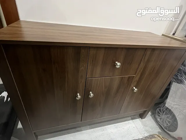 طاوية بوفيه من Home Box بحالة ممتازة