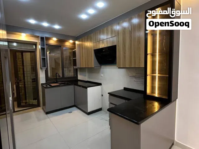 شقة طابق ثالث في ابو علندا بسعر مغري جدا 49 الف مع مطبخ راكب تشطيب فاخر من المالك
