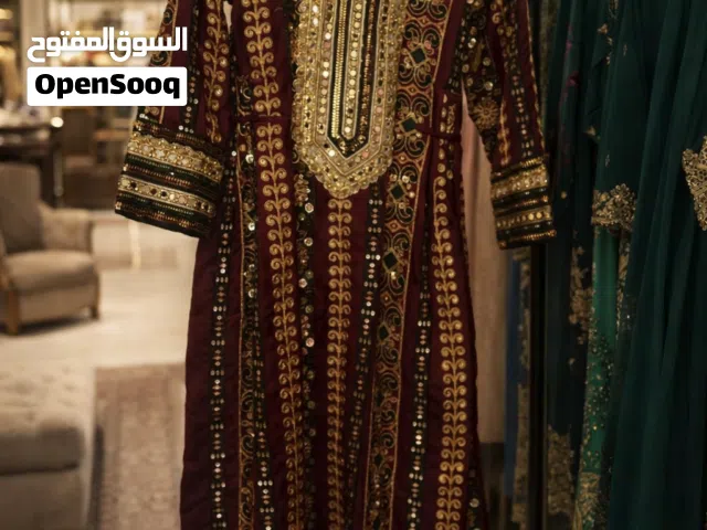 ملابس الام وبنتها للبيع