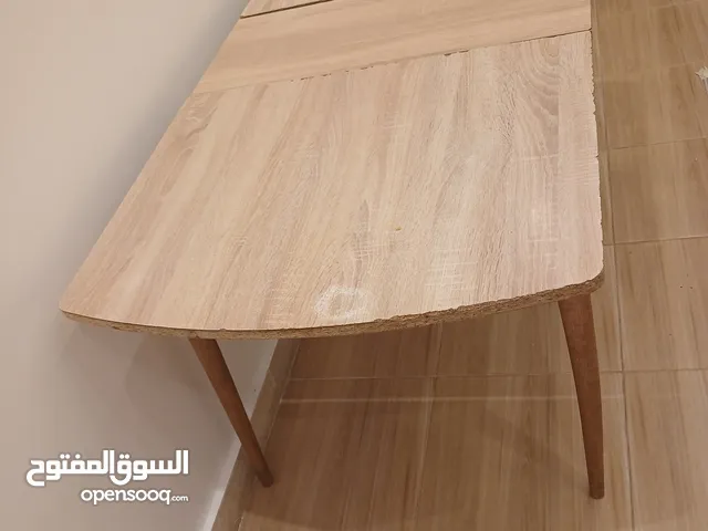 طاولة اكل بلا كراسي