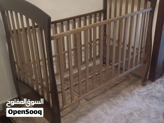 سرير اطفاال للبيع