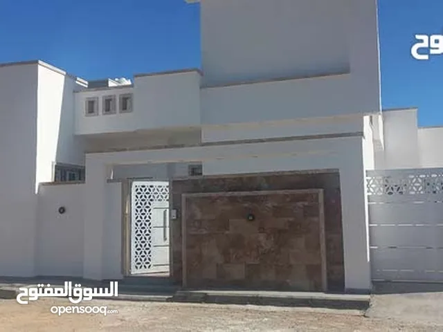 فيلا طابق واحد تشطيب جديد شارع ملكيه مول بقرب من جامع عثمان بن عفان