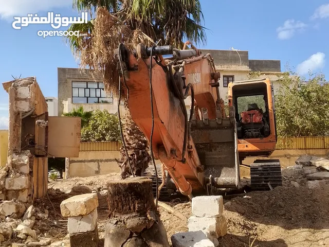 اسطا الحام ثقيل متنقل لحام حفاراة في موقعها داخل طربلس