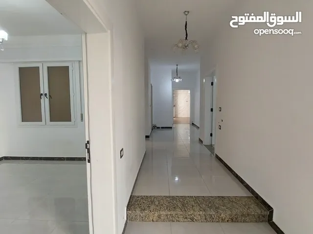 دور من فيلا مدخل مستقل حشان سوق الجمعه قرب مستشفي الجسر جديد موقع ممتاز