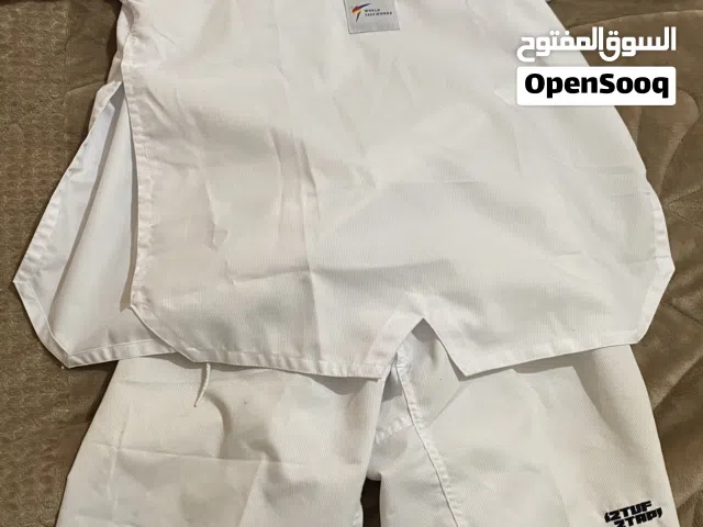 بدلة تايكوندوا مستعملة استعمال خفيف حجم 170CM للبيع