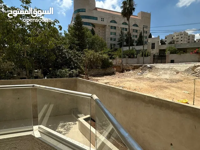 ثلاث غرف نوم غير مفروشة للايجار