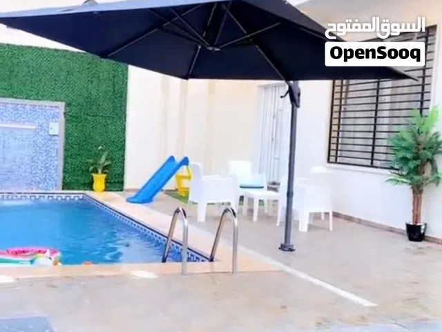 استراحة فخمة في غنيمة للبيع قريبة من البخر