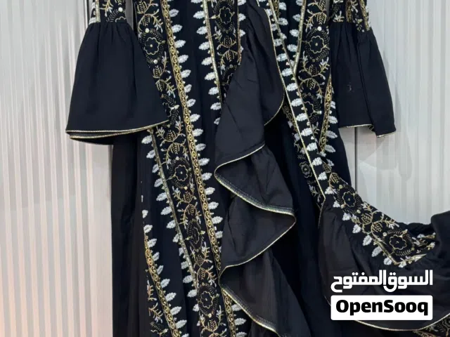 للبيع فساتين بنات استعمال خفيف مقاسات من سمول إلى مديوم