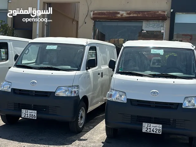 للإيجار باصات مقفله