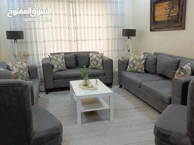 طقم كنب 9 مقاعد بحاله ممتازه مفصل تفصيل
